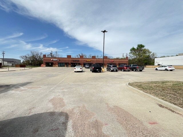 More Photos Of 1904 W Broadway Ave, Sulphur General Retail For Lease