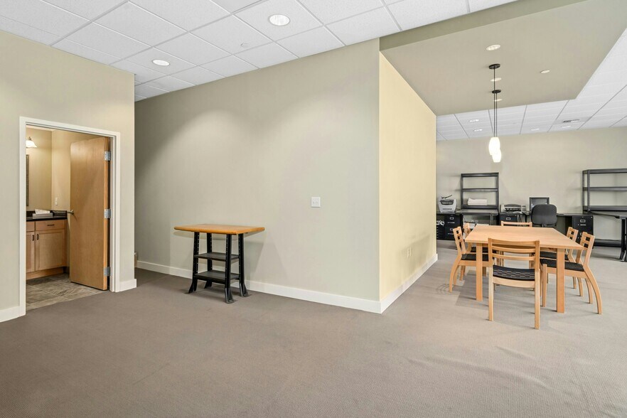 More Photos Of 3121 W Government Way, Seattle Apartments For Sale