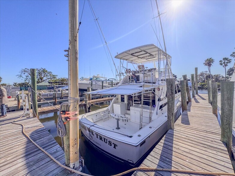 More Photos Of 17671-17681 San Carlos Blvd, Fort Myers Marina For Sale