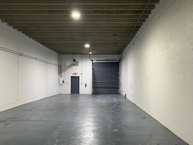 More Photos Of 2641-2649 S Park Rd, Hallandale Beach Warehouse For Lease