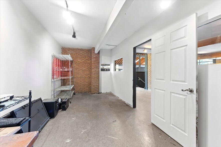 More Photos Of 7560 Macomb St, Grosse Ile Storefront Retail Office For Sale