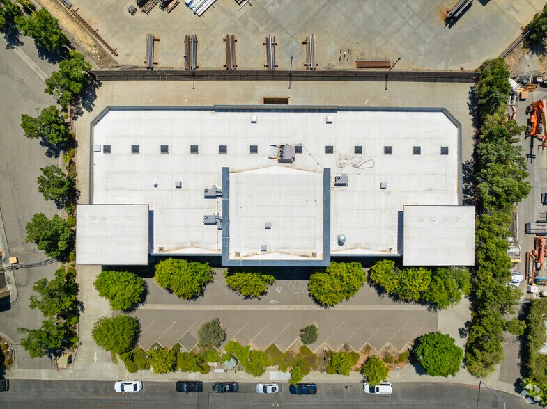 More Photos Of 64 Union Way, Vacaville Light Distribution For Lease