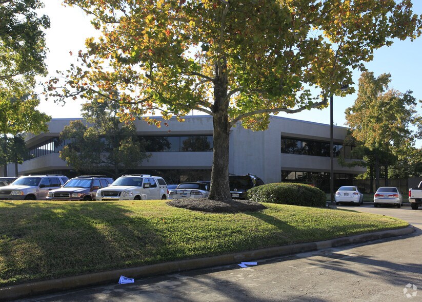 More Photos Of 11111 Wilcrest Green Dr, Houston Loft Creative Space For Lease