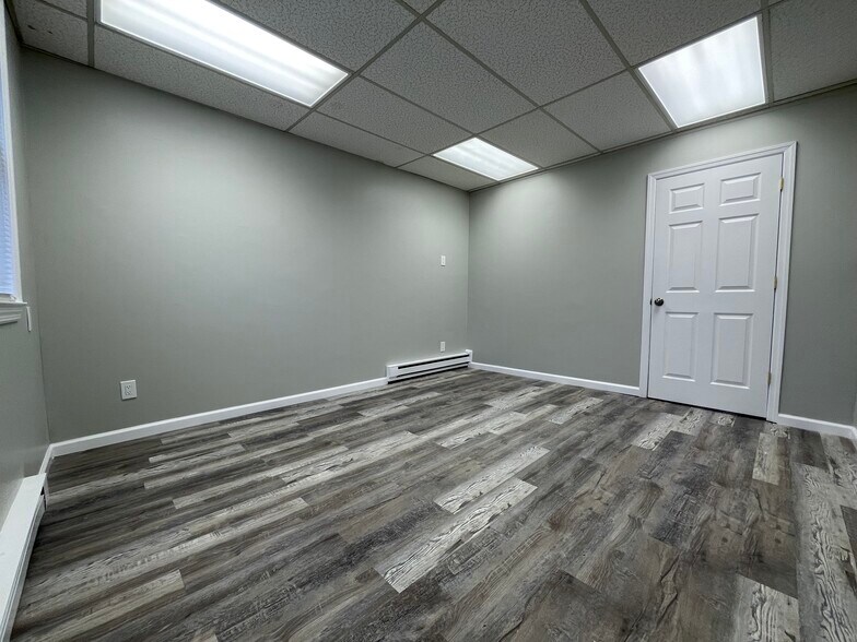 More Photos Of 2504 Grand Ave, Baldwin Office For Lease