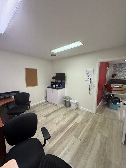 More Photos Of 1824 E Broad St, Columbus Office For Lease