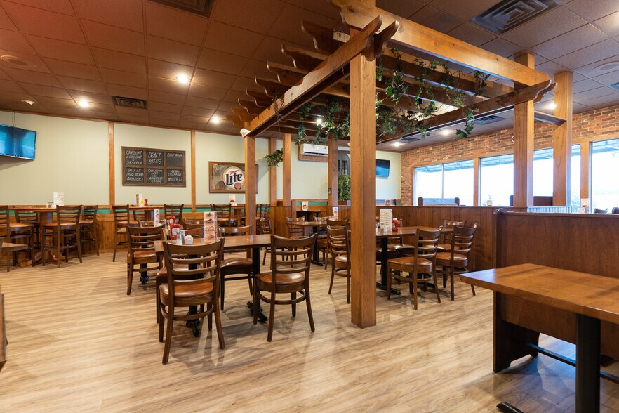 More Photos Of 1401 S Morley St, Moberly Restaurant For Sale