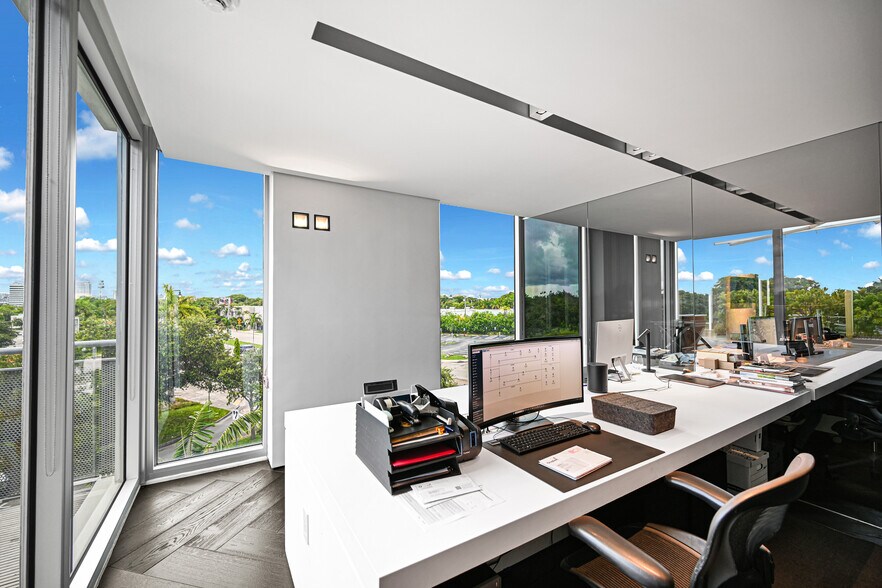 More Photos Of 5555 Biscayne Blvd, Miami Office For Lease