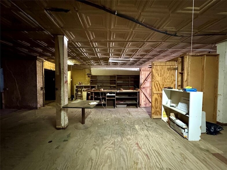 More Photos Of 516 W Chickasha Ave, Chickasha Storefront For Sale