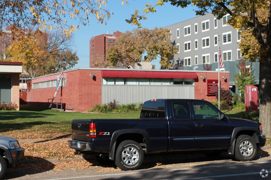 More Photos Of 2436 Park Ave, Minneapolis Office For Sale