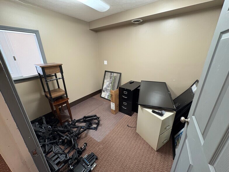 More Photos Of 703 Widewater Dr, Lafayette Warehouse For Lease