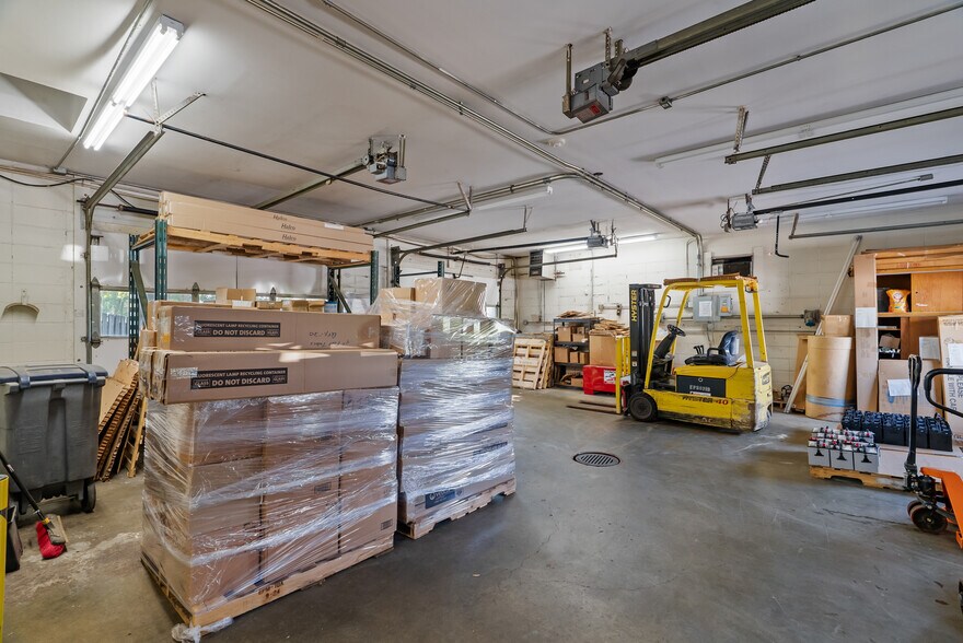 More Photos Of 112-116 Holloway Rd, Ballwin Office For Sale