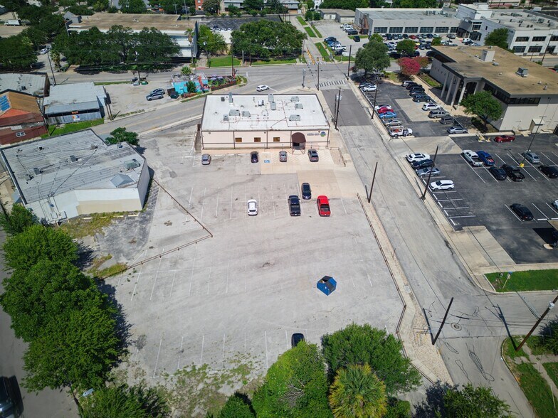 More Photos Of 816-818 Lexington Ave, San Antonio Medical For Sale