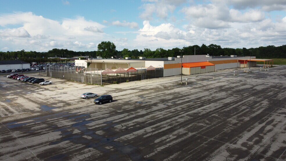 More Photos Of 2090 N Cable Rd, Lima Warehouse For Sale