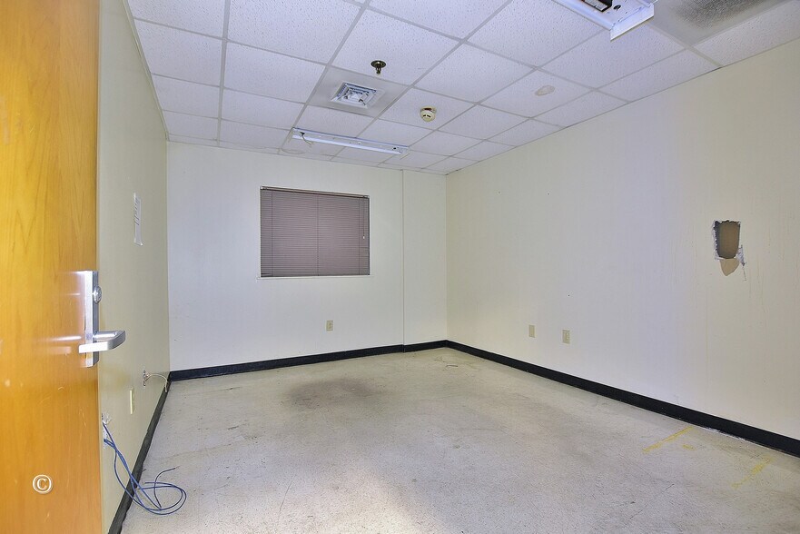 More Photos Of 928 Wright Dr, Columbus General Retail For Sale