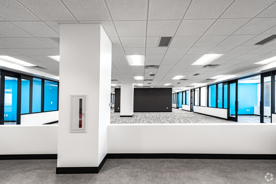 More Photos Of 500 W 7th St, Fort Worth Office For Sale
