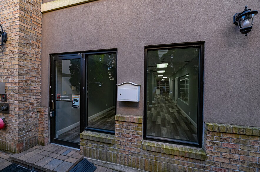 More Photos Of 328A Main St, Huntington Storefront Retail Office For Lease