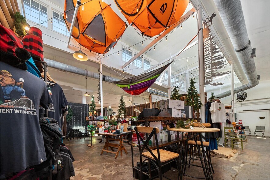 More Photos Of 508 N Center Ave, Brownwood Department Store For Sale