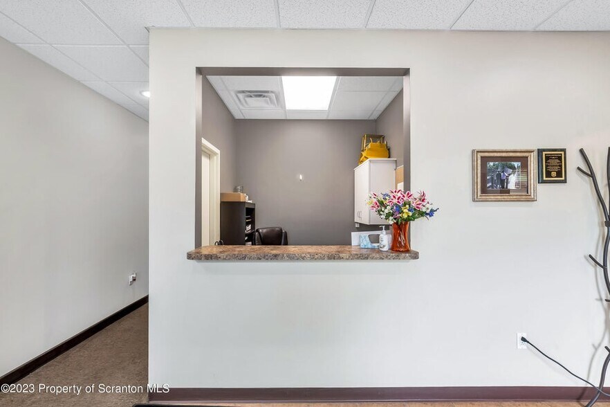 More Photos Of 7 Oakwood Dr, Scranton Storefront Retail Office For Sale