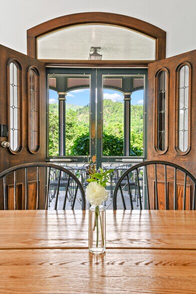 More Photos Of 204 Lawson St, Hot Springs Hotel For Sale