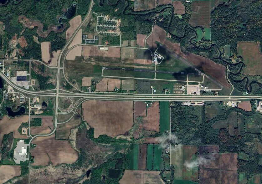 More Photos Of 2501 Runway Dr, Waupaca Auto Repair For Sale