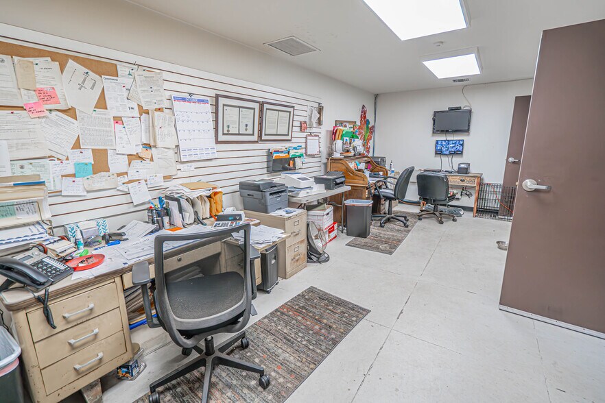 More Photos Of 24316 Main St, Newhall Freestanding For Sale