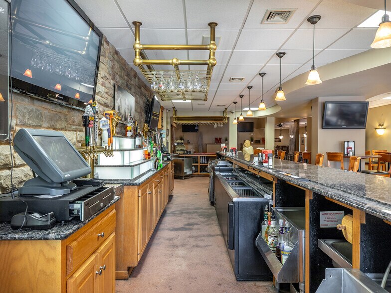 More Photos Of 388 Broad St, Bristol General Retail For Sale