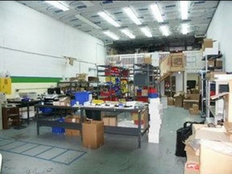 More Photos Of 2 N Blackwater Ln, Key Largo Showroom For Lease