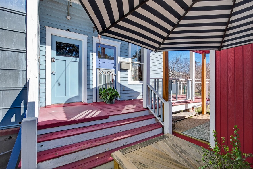 More Photos Of 11 E 41st St, Savannah Storefront Retail Residential For Sale