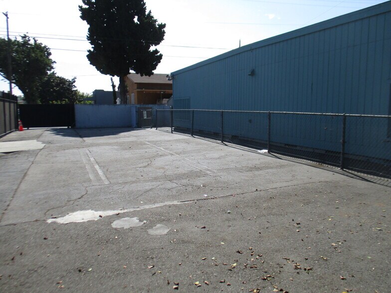 More Photos Of 9900-9904 S Central Ave, Los Angeles Schools For Lease