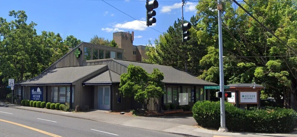 More Photos Of 4509-4511 SE Cesar E Chavez Blvd, Portland Office For Sale