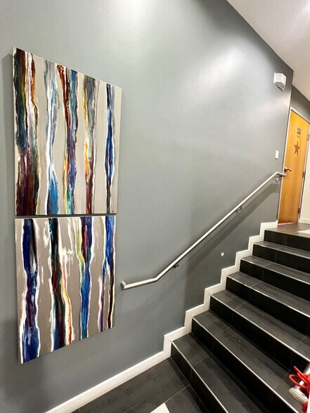 More Photos Of 126 E Olive Ave, Burbank Storefront Retail Office For Lease