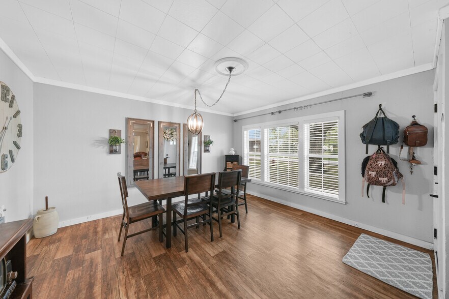More Photos Of 3027 Poppy St, Needville Apartments For Sale