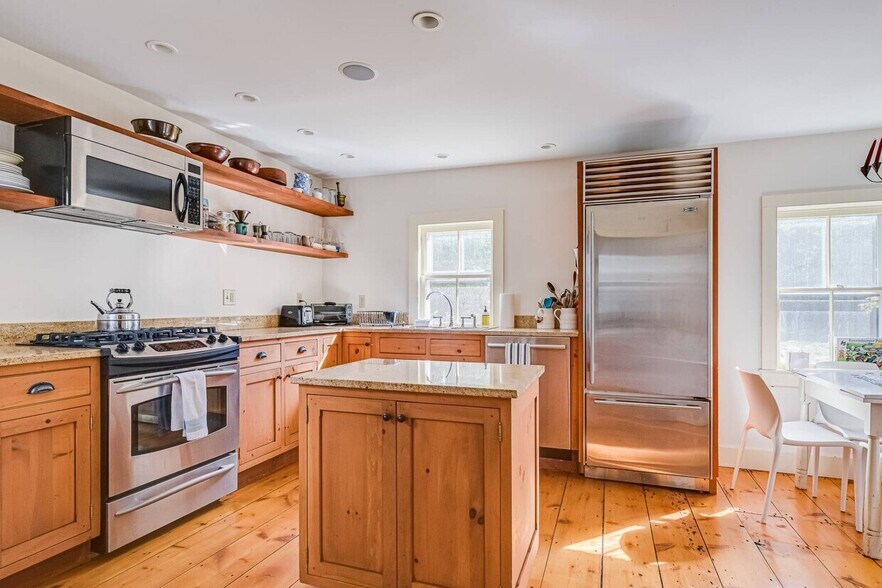 More Photos Of , Sag Harbor General Retail For Sale