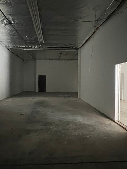 More Photos Of 911 W C St, Wilmington Warehouse For Lease