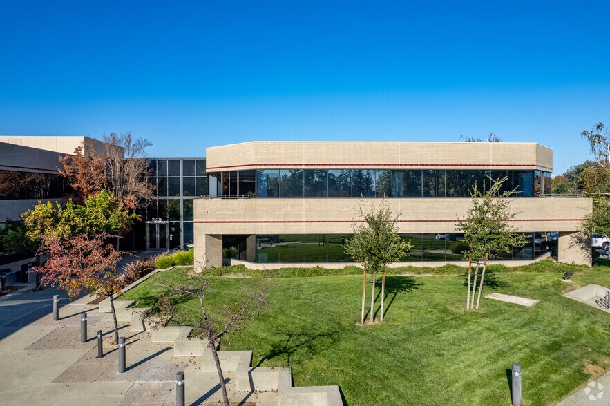 More Photos Of 3825 Hopyard Rd, Pleasanton Unknown For Lease