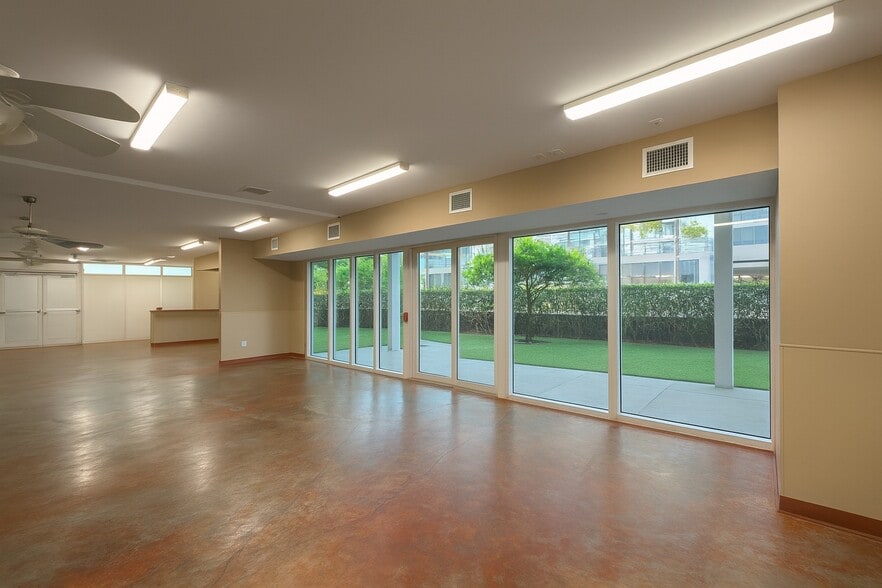 More Photos Of 18651 NE 24th Pl, Miami Storefront Retail Residential For Sale