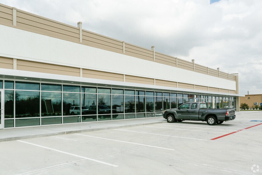 More Photos Of 641 Rankin Rd, Houston Freestanding For Lease