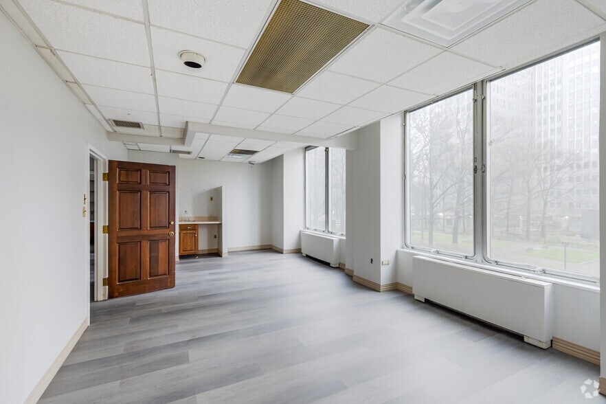 More Photos Of 320 Fort Duquesne Blvd, Pittsburgh Apartments For Sale