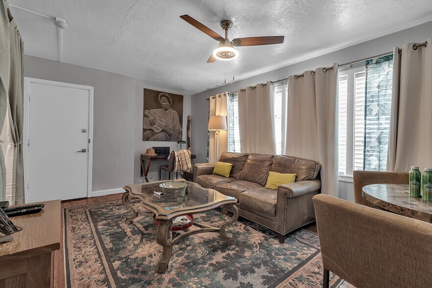 More Photos Of 530-536 S Pineapple Ave, Sarasota Storefront Retail Residential For Sale