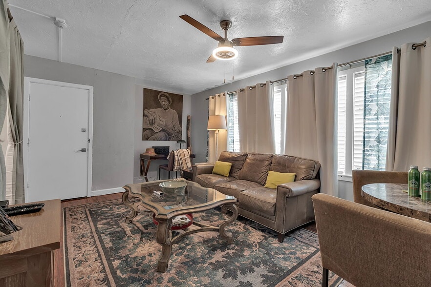 More Photos Of 530-536 S Pineapple Ave, Sarasota Storefront Retail Residential For Sale