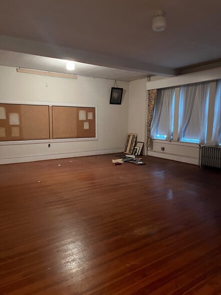 More Photos Of 21300 Chesterfield Ave, South Chesterfield Specialty For Sale