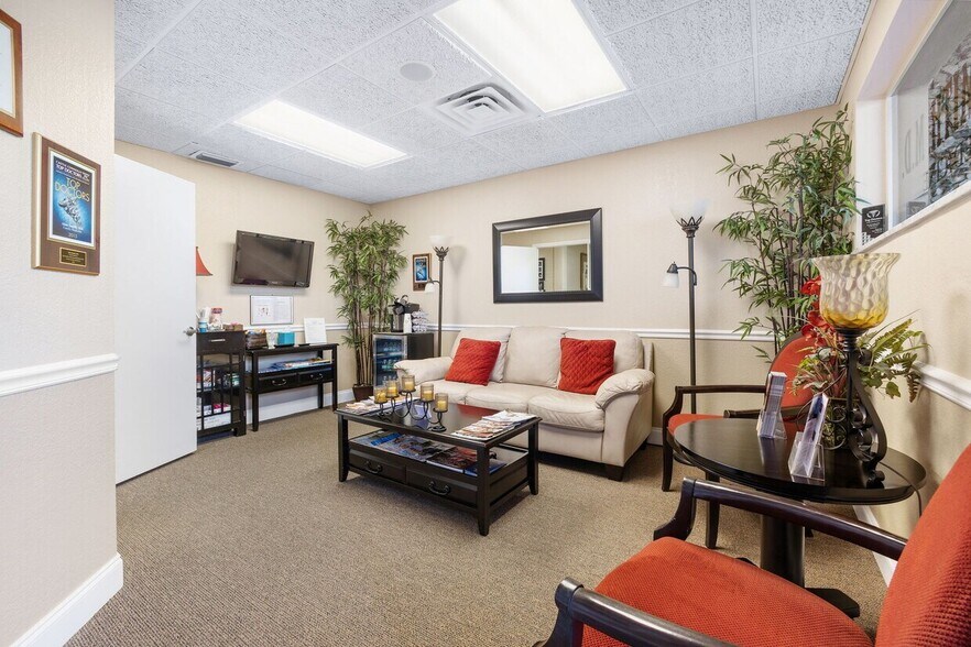 More Photos Of 1751 66th St N, Saint Petersburg Office For Sale