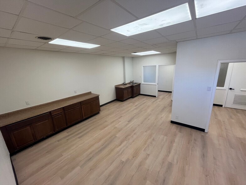 More Photos Of 317 N Willis St, Abilene Office For Lease