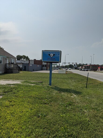 More Photos Of 250 S Kinzie Ave, Bradley Flex For Sale