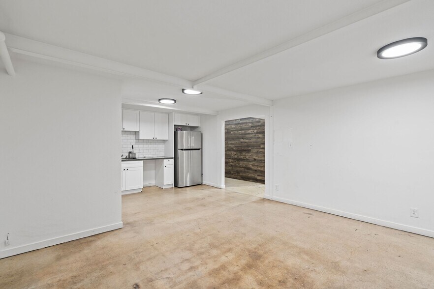 More Photos Of 1010 Commercial St, San Carlos Research And Development For Lease