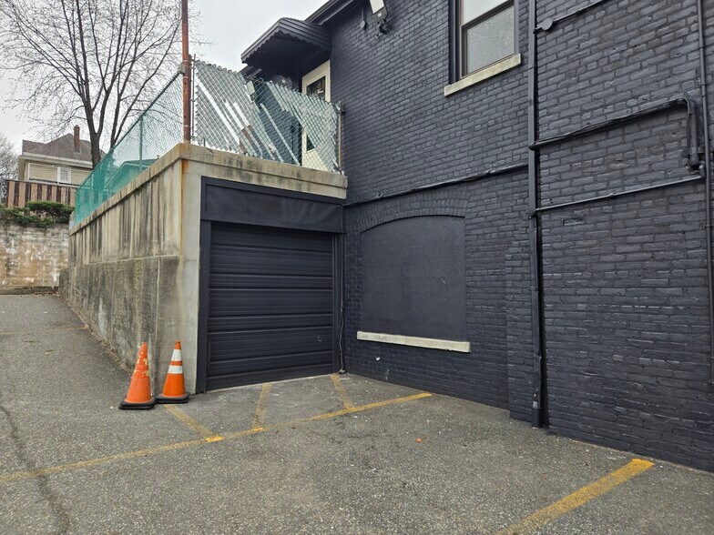 More Photos Of 508 Broad Ave, Ridgefield Storefront Retail Residential For Lease