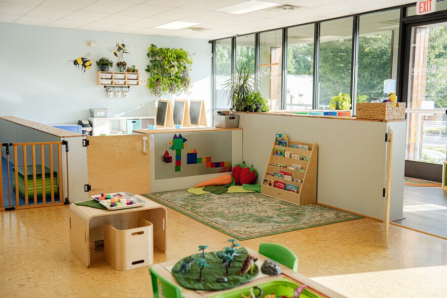 More Photos Of 4 S Tunnel Rd, Asheville General Retail For Lease