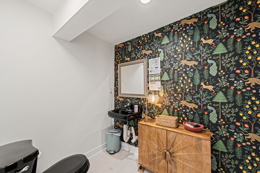 More Photos Of 705 W Rosemary St, Chapel Hill Storefront For Sale