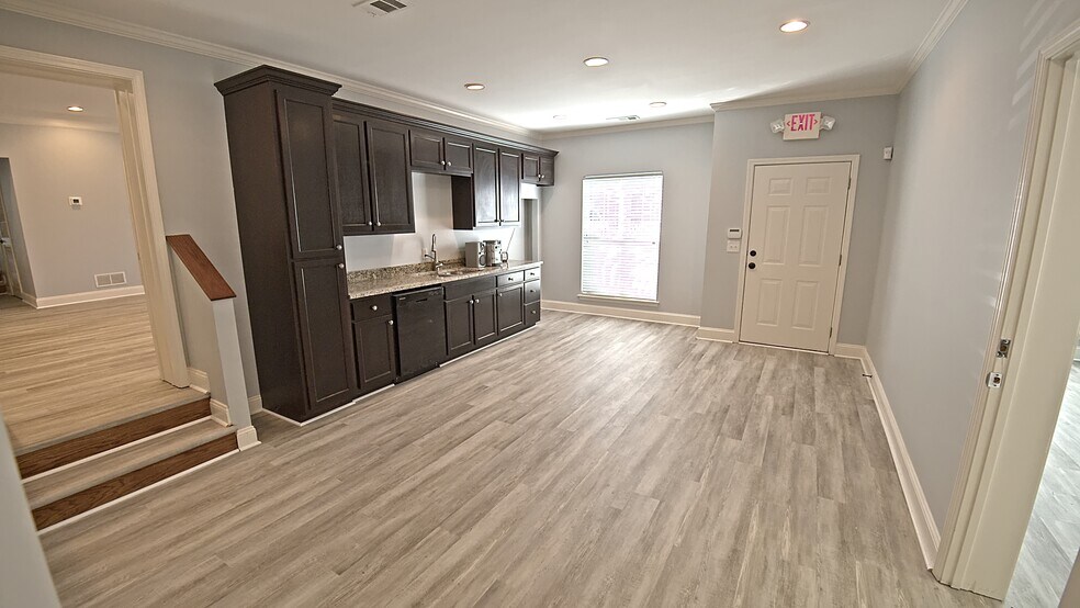 More Photos Of 239-243 River Park North Dr, Woodstock Medical For Sale