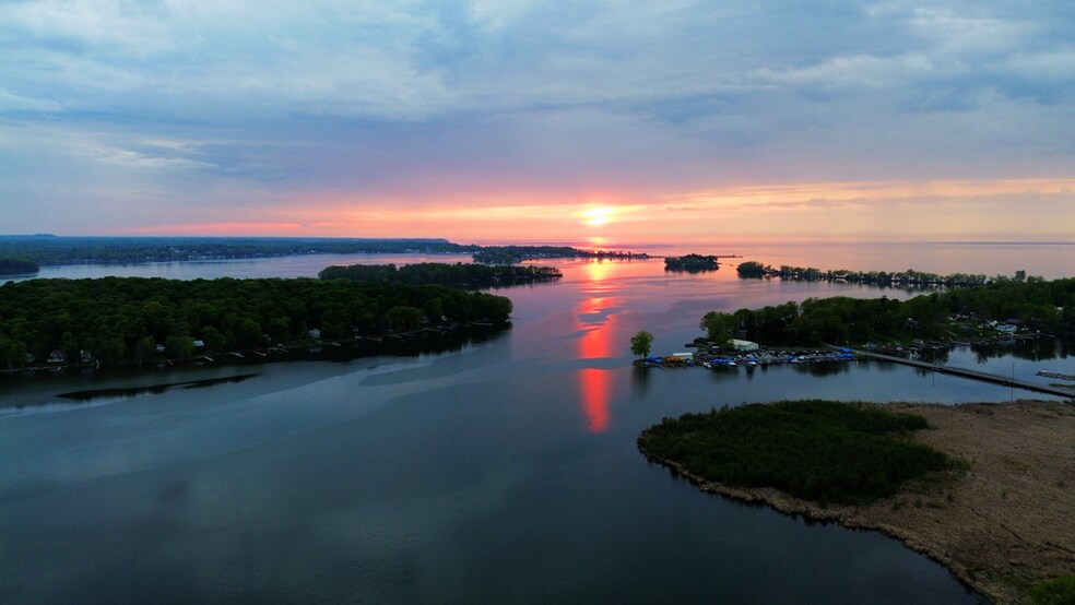 More Photos Of 7147 Lake Bluff Rd, Wolcott Restaurant For Sale